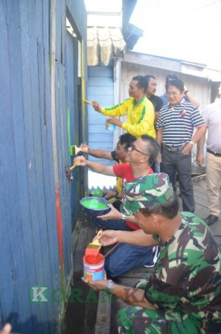 Kelurahan Masjid Jadi Kampung Warna Warni Pertama