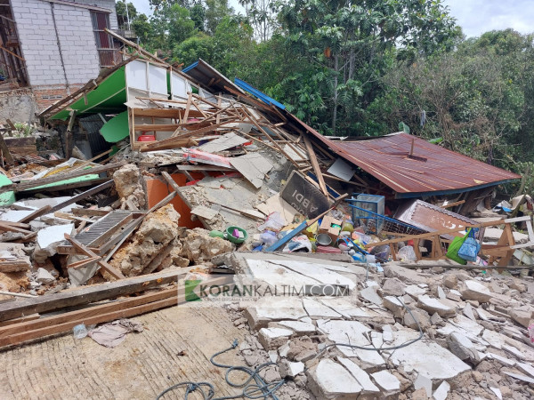 Longsor Di Balikpapan Dini Hari Tadi Satu Rumah Rata Dengan Tanah