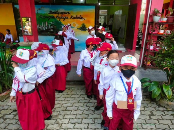 Anggota DPRD Ini Pertanyakan Terlambatnya Seragam Sekolah SD Dan SMP ...