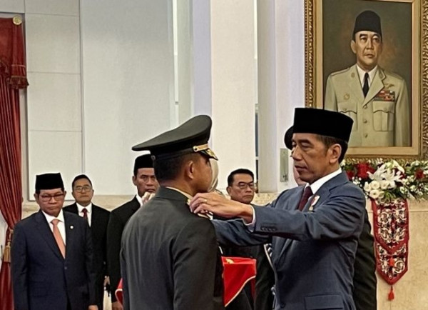 Kocok Ulang Menteri Pagi Tadi, Presiden Jokowi Tunjuk Amran Jadi Mentan ...