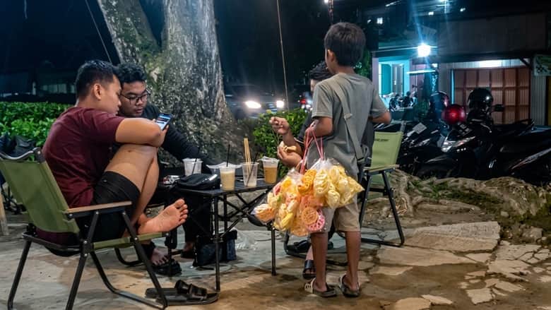 Anak Berjualan hingga Larut Malam Jadi Sorotan