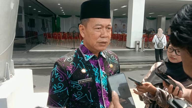 Kejar Pajak Alat Berat dan Air Permukaan